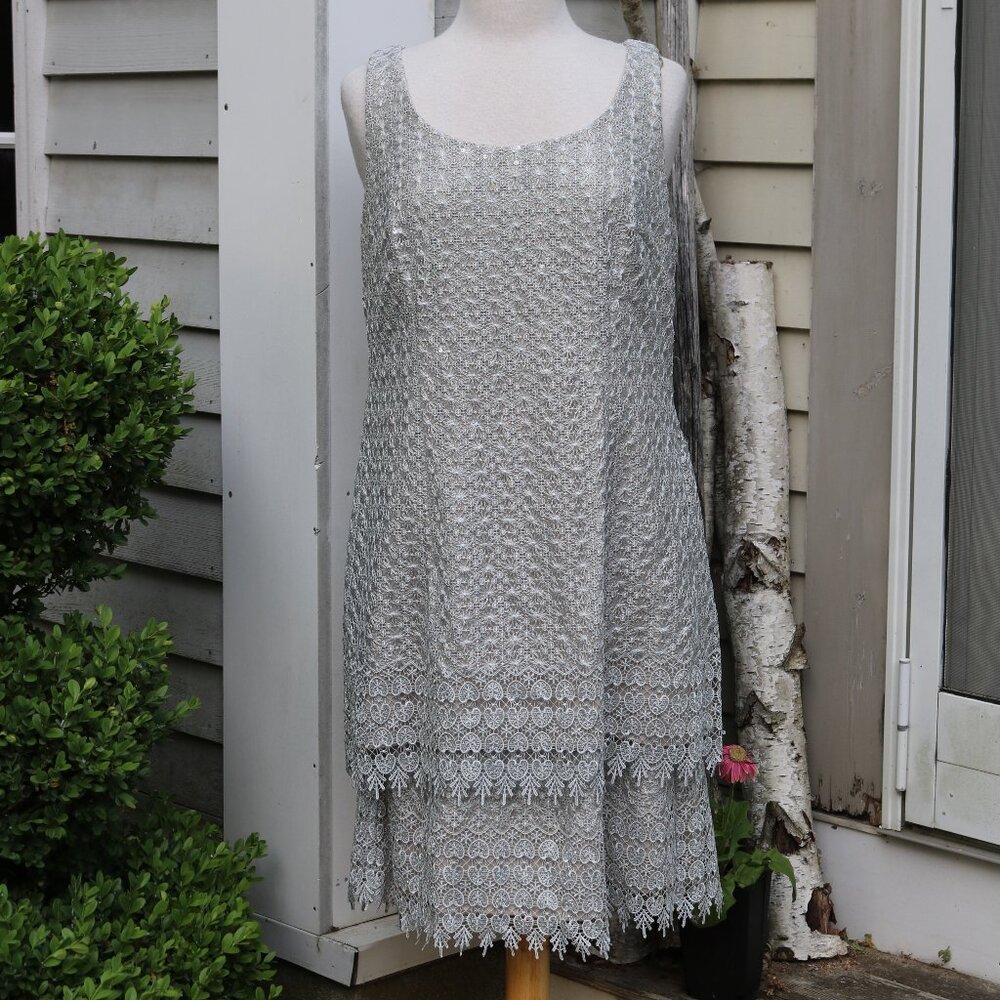 Alex Evenings Plus Size Silver Grey Lace Overlay Tier Bottom Sheath Dress Sz 16